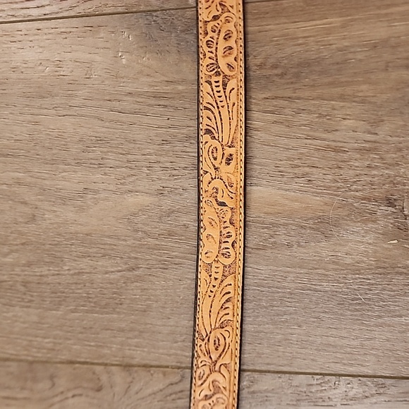 Vintage Levi's Western Tooled Cow Hide Leather Belt Silver Tone Buckle size 38 - Picture 5 of 11